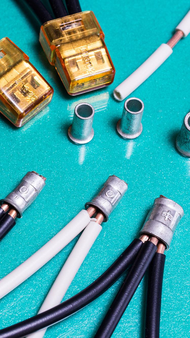 アンテナ取り付けやアンテナ工事、ブレーカー修理などのお家の電気トラブルでお困りなら、半田市の『有限会社エスツー』へ。無料でお見積もり致します。